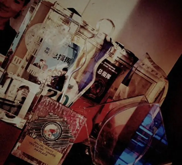 梁家辉第五次获香港电影金像奖影帝，68岁登台哽咽致谢 | 资讯配图