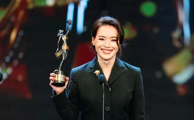 梁家辉第五次摘得金像奖影帝，廖子妤凭《像我这样的爱情》封后 | 相关图片