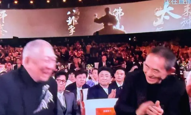 袁和平获国际电影节终身成就奖，张艺谋于和伟吴京张译出席致敬 | 现场图
