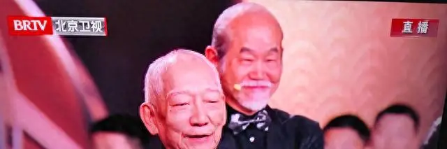 袁和平获国际电影节终身成就奖，张艺谋于和伟吴京张译出席致敬 | 资讯配图