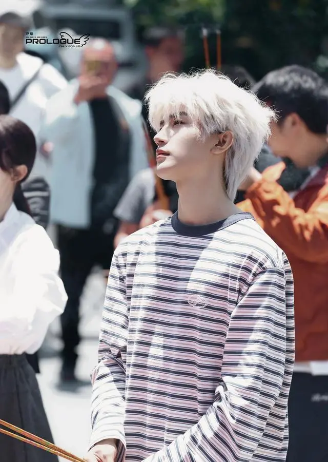 张翅《渐染》5月9日开机 白发造型谢敛引全网关注 | 现场图 张翅《渐染》5月9日开机 白发造型谢敛引全网关注 | 现场图