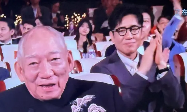 袁和平获国际电影节终身成就奖，张艺谋于和伟吴京张译出席致敬 | 相关图片